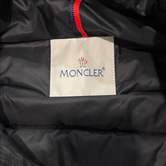Women’s Moncler Igens Black Puffer Vest size 3 - Picture 5 of 8